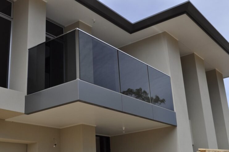 High-quality frameless glass railings!!