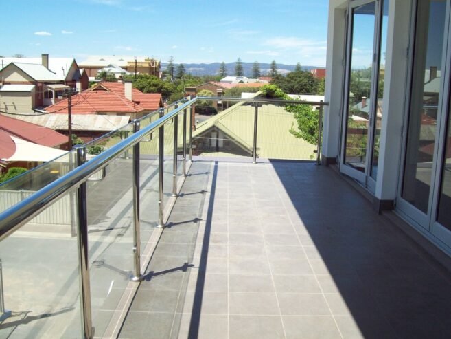 Glass railing & fence railing